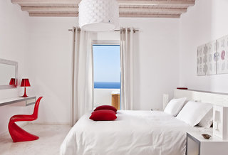 kouros hotel and suites