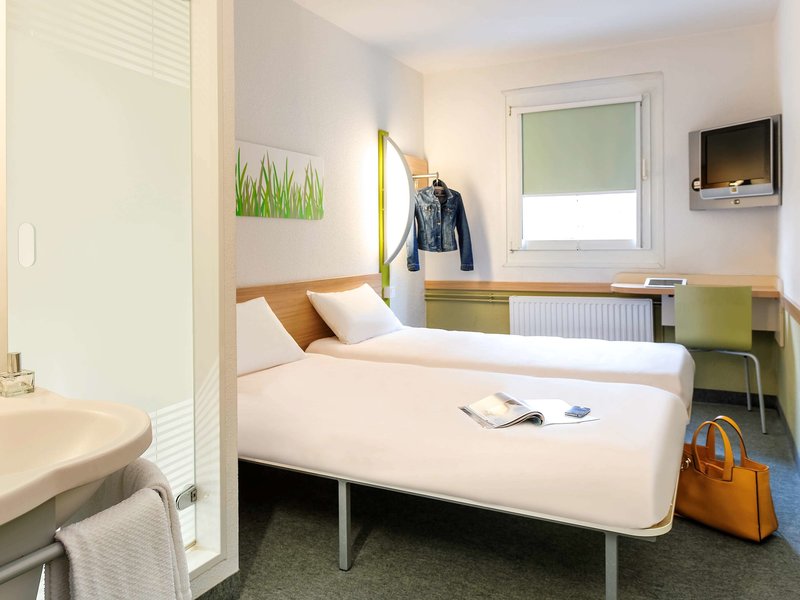 ibis budget versailles chateau saint cyr