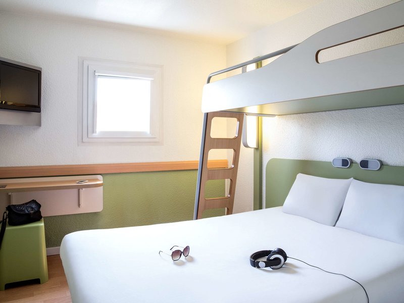 ibis budget versailles chateau saint cyr