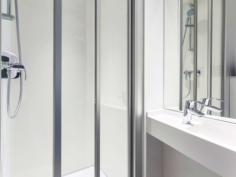 hotelf1 poitiers nord futuroscope