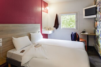 hotelf1 paris porte de montreuil