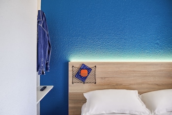 hotelf1 paris porte de montreuil