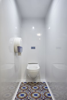 hotelf1 nice villeneuve loubet