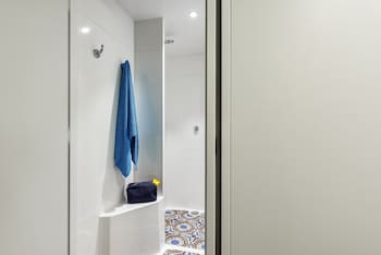 hotelf1 nice villeneuve loubet