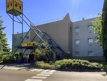 hotelf1 nice villeneuve loubet