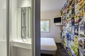 hotelf1 nantes est la beaujoire