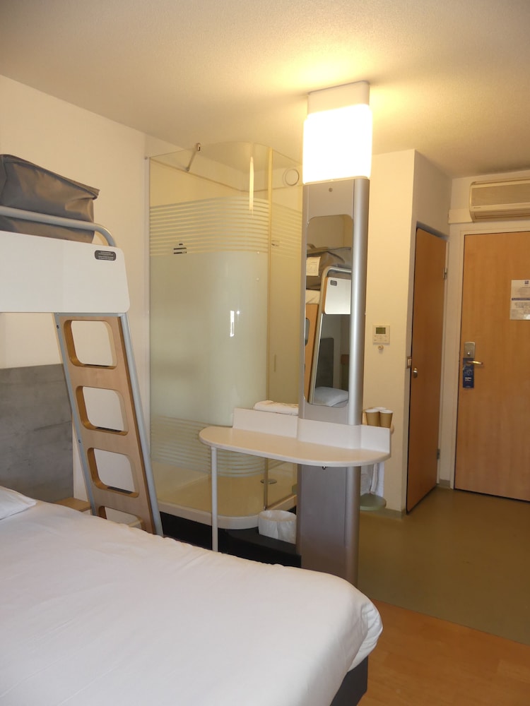 ibis budget istres trigance