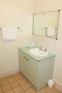 oasis inn cairns