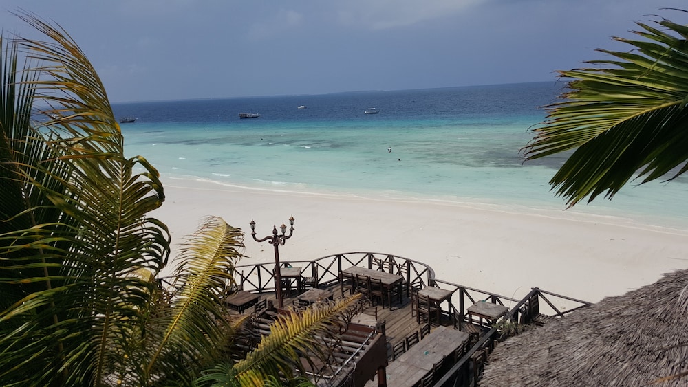 langi langi beach bungalows