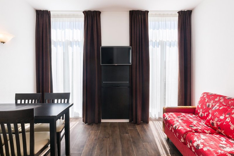 the jay hotel by happyculture