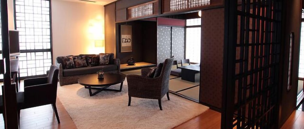 kizashi the suite