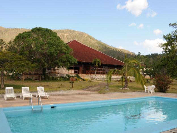 villa pinares de mayari
