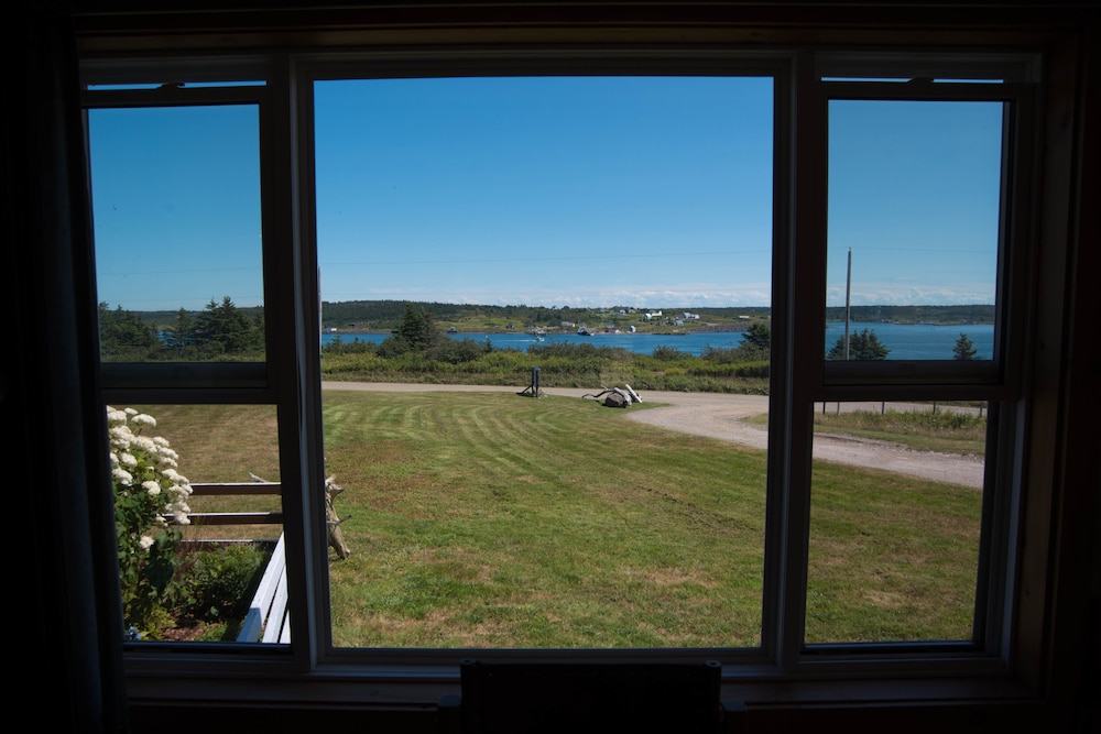 brier island lodge
