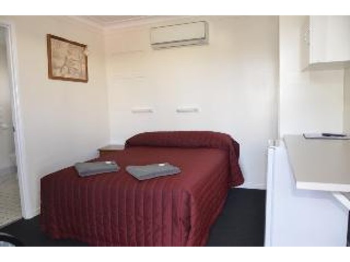 Charleville Waltzing Matilda Motor Inn,Injune>>Charleville,4 star