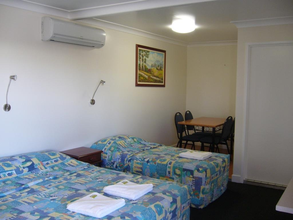 Charleville Waltzing Matilda Motor Inn,Injune>>Charleville,4 star