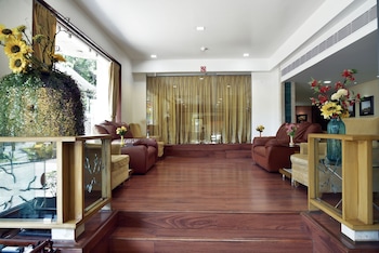 the senator hotel