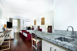 comfort suites macae