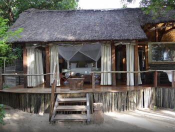 sindabezi island camp