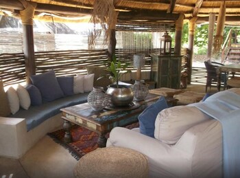 sindabezi island camp