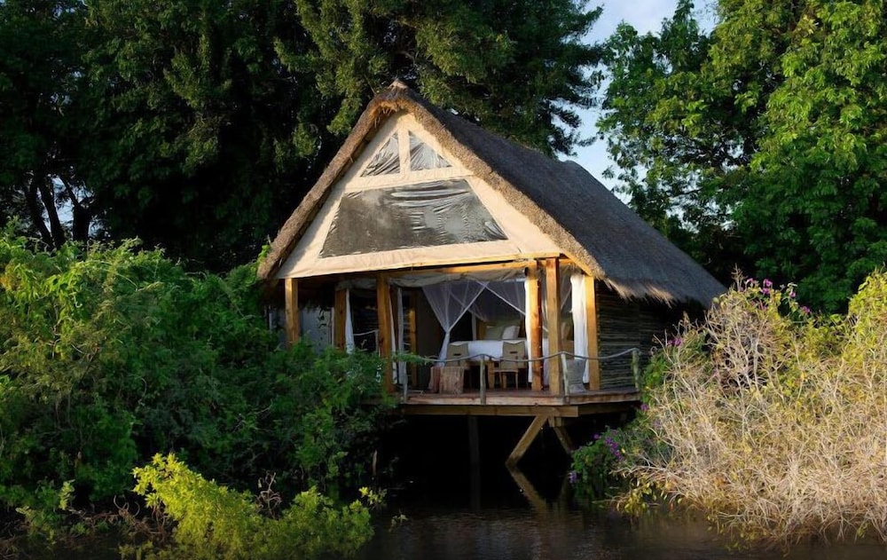 sindabezi island camp