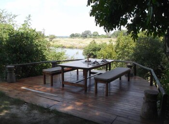 sindabezi island camp