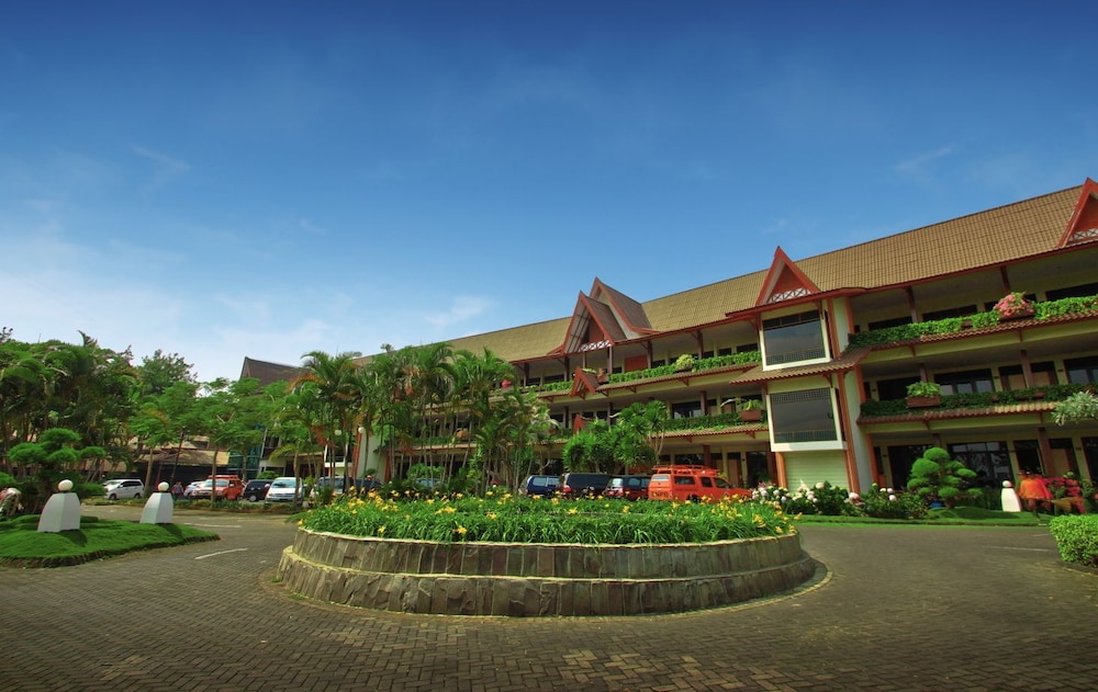 kusuma agrowisata resort and convention hotel