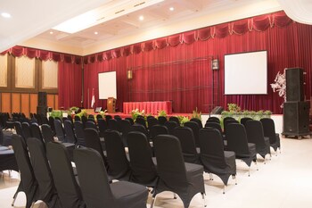 luminor hotel jember by wh