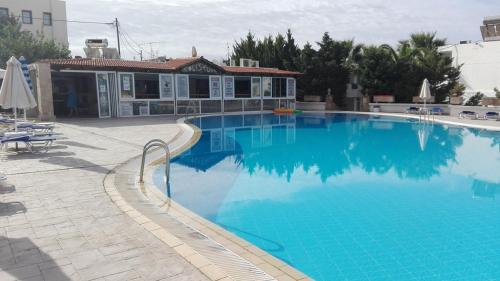 coliseum studios and apartments