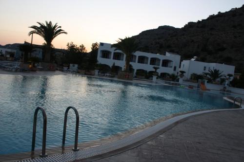 coliseum studios and apartments