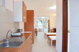 coliseum studios and apartments