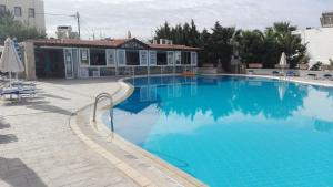 coliseum studios and apartments