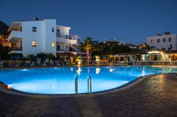 coliseum studios and apartments