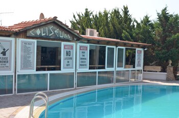 coliseum studios and apartments