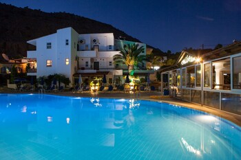 coliseum studios and apartments