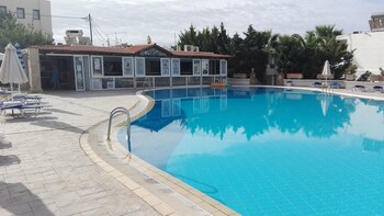 coliseum studios and apartments