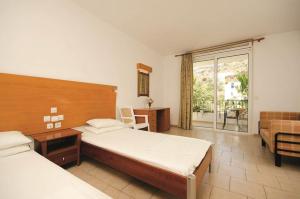 coliseum studios and apartments