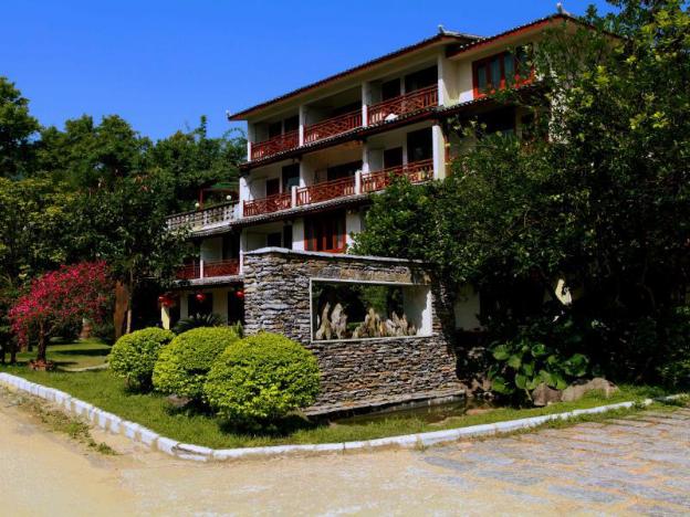 snow lion riverside resort