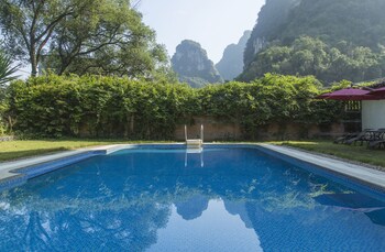 snow lion riverside resort