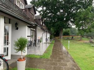 Landhotel Rosenhof Am Plauer See Garni Mit E-Lade Säule,Ganzlin>>Alt Schwerin,3 star