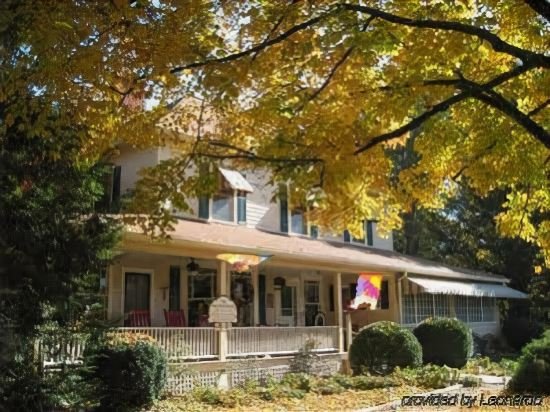Red Rocker Inn,Black Mountain>>Asheville,4 star