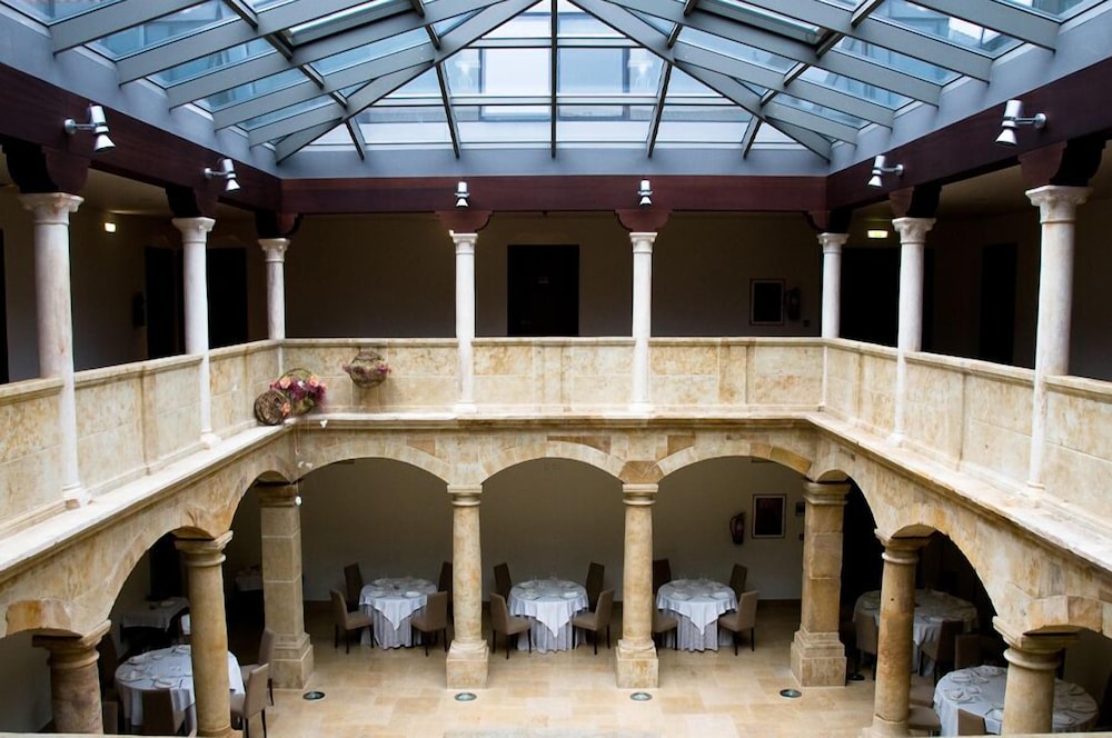 hotel palacio de meras