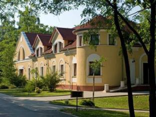 Gereby Kuria Hotel Es Lovasudvar,Lajosmizse>>Ladanybene,4 star
