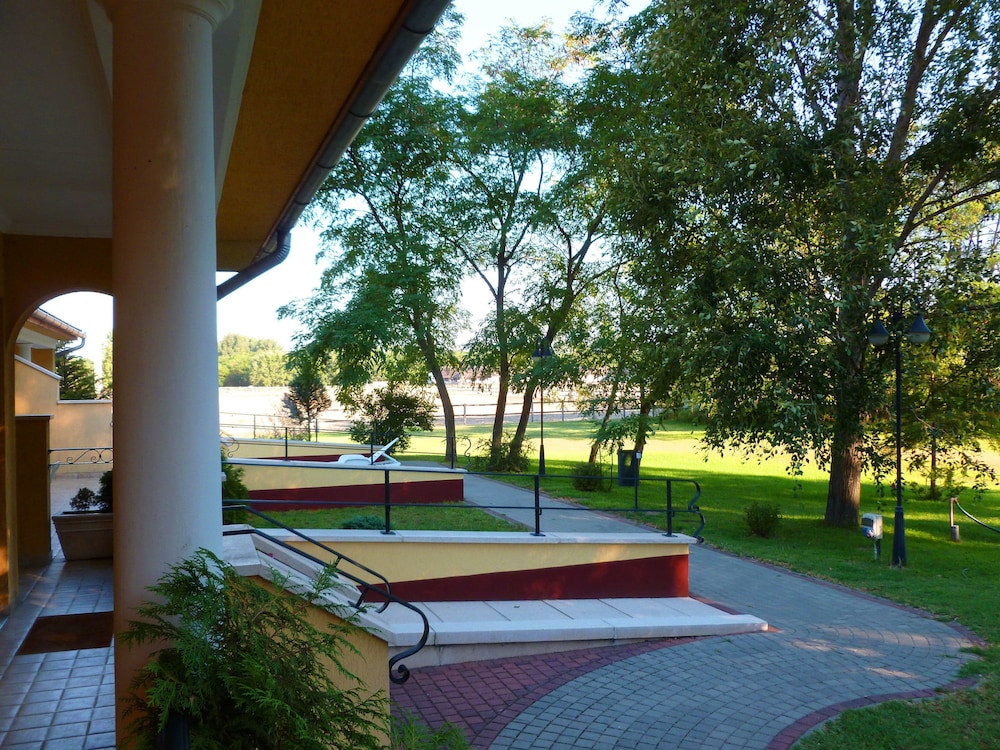 gereby kuria hotel es lovasudvar