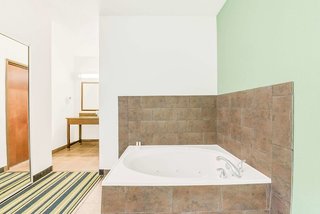 Super 8 By Wyndham Cotulla Tx,Dilley>>Cotulla,2 star