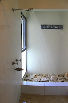 pacific lagoon apartments