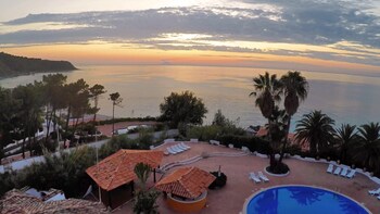 baia paraelios resort