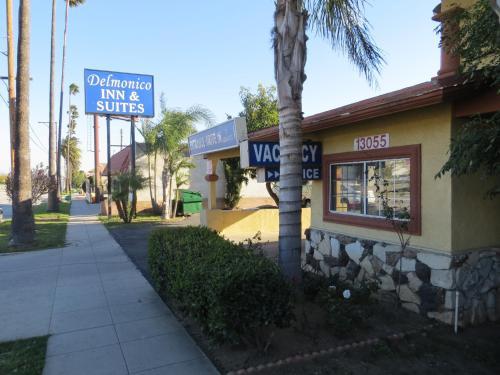 Delmonico Inn & Suites,,3 star
