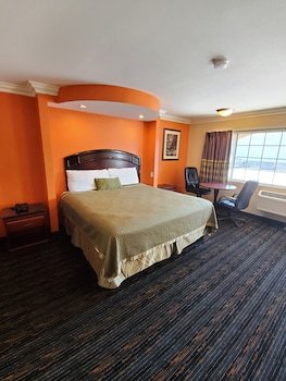 delmonico inn and suites