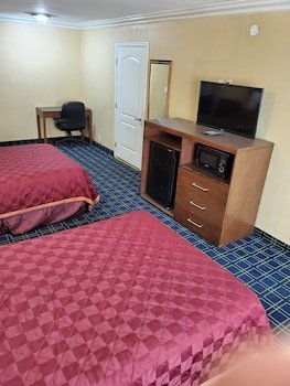 Delmonico Inn & Suites,,3 star