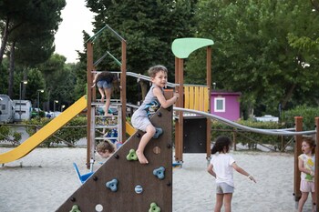 hu i pini village